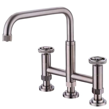 Aquacúbico Agua de lujo Montada de agua potable Long Sput Kitchen Faucet Puente grifo